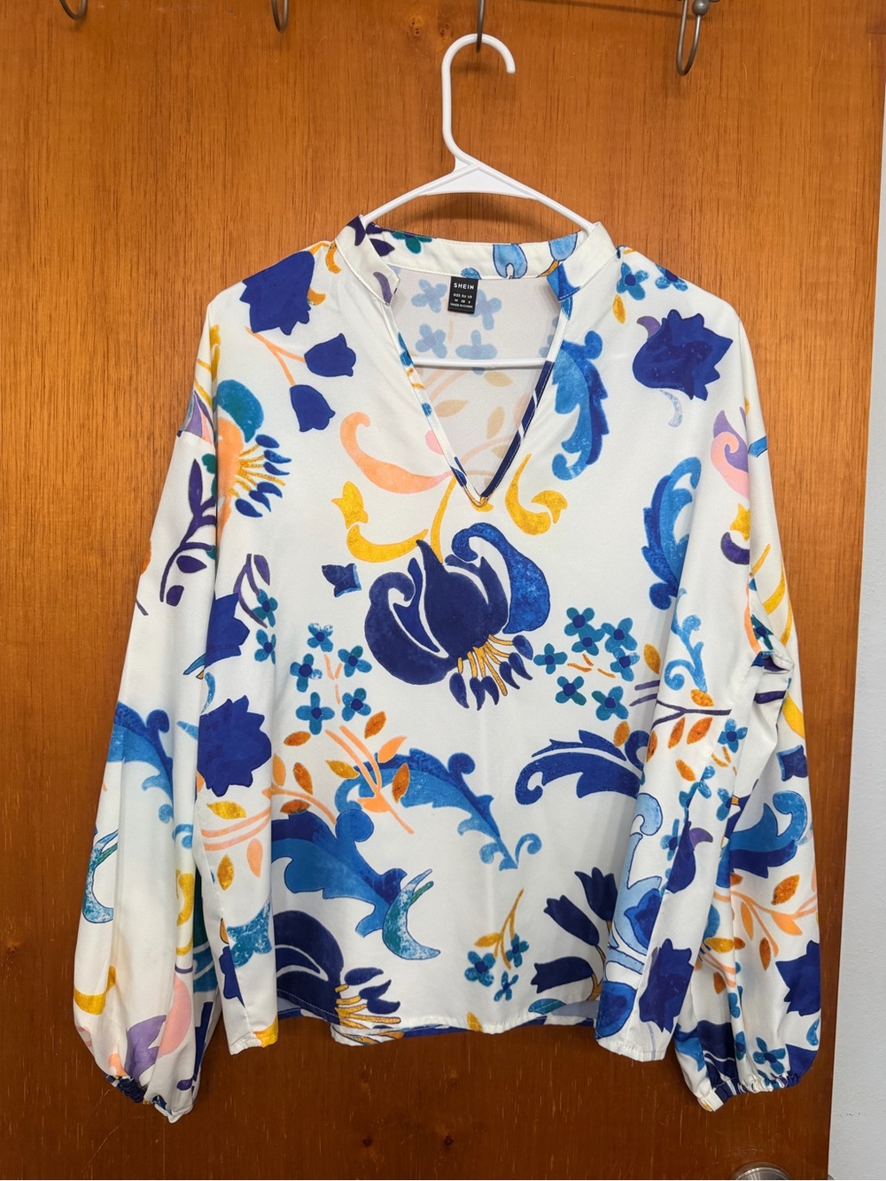Women's White Floral V-Neck Pullover Sweater